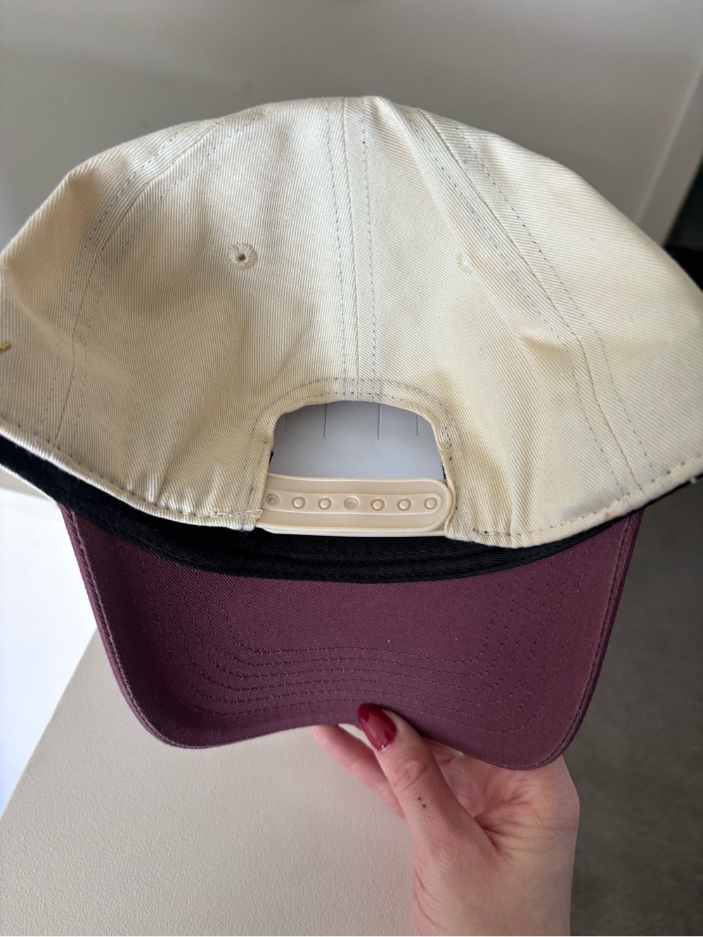 True Brvnd - Dallas Two-Tone Baseball Cap in Cream & Plum. Off white & maroon - Picture 4 of 5